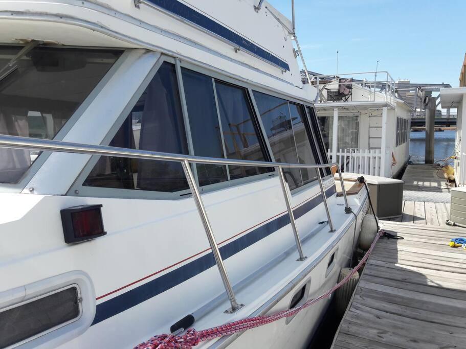 Waterfront 32' Bayliner Yacht Ξενοδοχείο Πρόβιντενς Εξωτερικό φωτογραφία
